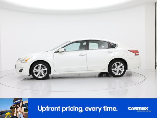 White 2015 Nissan Altima SV