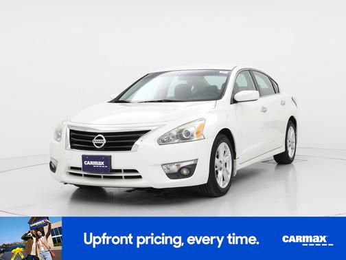 White 2015 Nissan Altima SV
