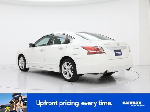 White 2015 Nissan Altima SV