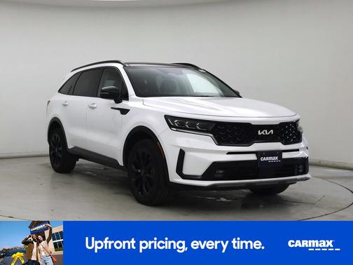 White 2023 Kia Sorento SX