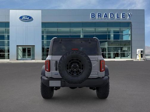 Avalanche Gray 2026 Ford Bronco Outer Banks