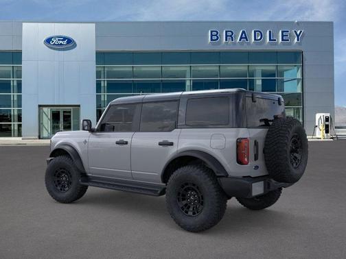 Avalanche Gray 2026 Ford Bronco Outer Banks