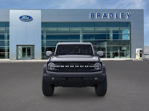Avalanche Gray 2026 Ford Bronco Outer Banks