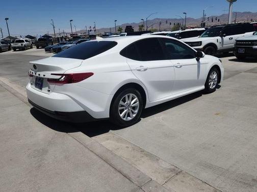 Ice 2025 Toyota Camry LE