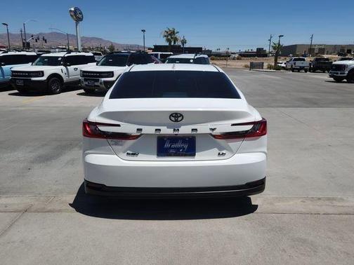 Ice 2025 Toyota Camry LE
