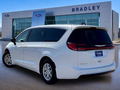 Bright White Clearcoat 2025 Chrysler Pacifica Select