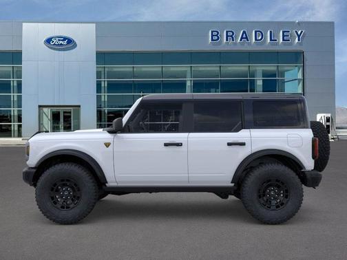 Oxford White 2026 Ford Bronco Badlands