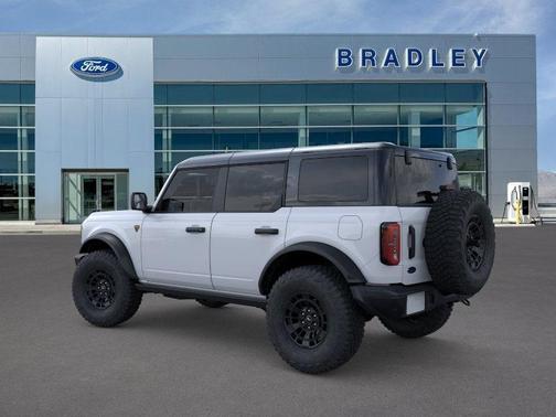 Oxford White 2026 Ford Bronco Badlands