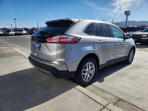 Iconic Silver Metallic 2021 Ford Edge SEL