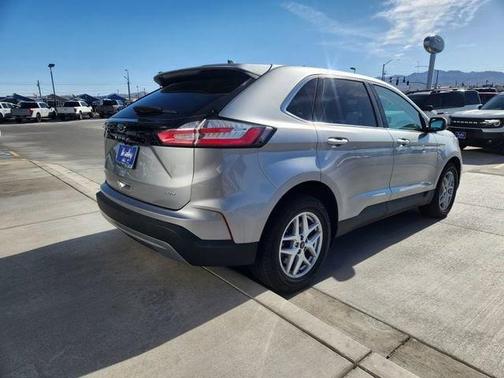 Iconic Silver Metallic 2021 Ford Edge SEL