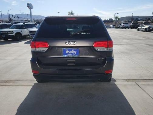 Granite Crystal Clearcoat Metallic 2017 Jeep Grand Cherokee Laredo