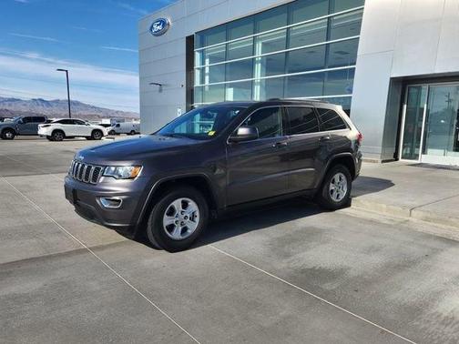 Granite Crystal Clearcoat Metallic 2017 Jeep Grand Cherokee Laredo