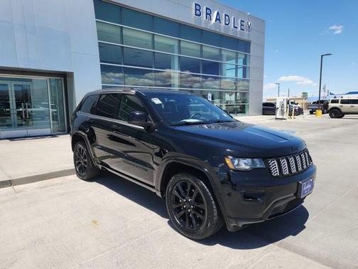 Diamond Black 2017 Jeep Grand Cherokee Altitude