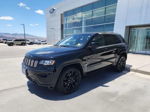 Diamond Black 2017 Jeep Grand Cherokee Altitude