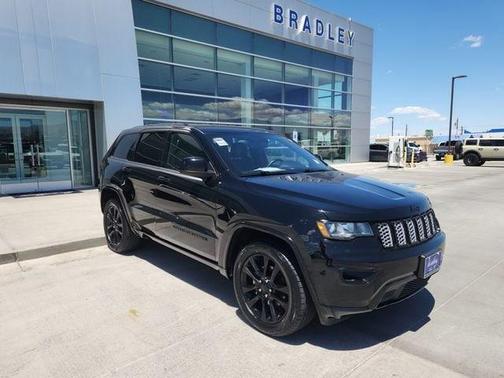 Diamond Black 2017 Jeep Grand Cherokee Altitude