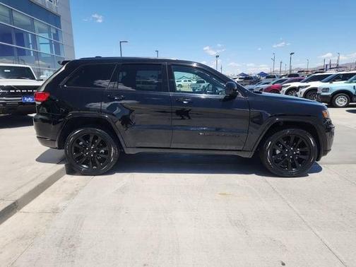 Diamond Black 2017 Jeep Grand Cherokee Altitude