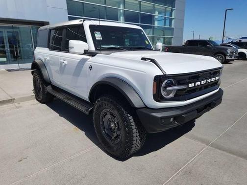 Oxford White 2025 Ford Bronco Outer Banks