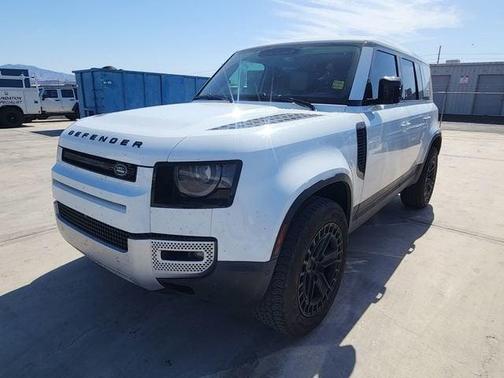 Fuji White 2024 Land Rover Defender P500 SE