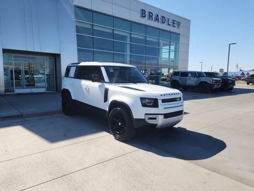 Fuji White 2024 Land Rover Defender P500 SE