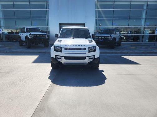 Fuji White 2024 Land Rover Defender P500 SE
