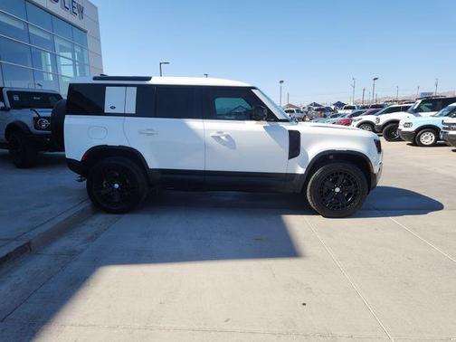 Fuji White 2024 Land Rover Defender P500 SE