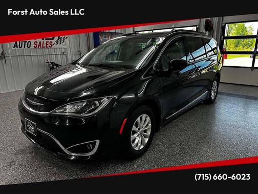 Brilliant Black Crystal Pearlcoat 2017 Chrysler Pacifica Touring-L