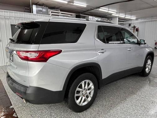 Silver Ice Metallic 2018 Chevrolet Traverse LT Cloth
