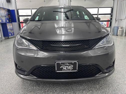 2020 Chrysler Pacifica Touring