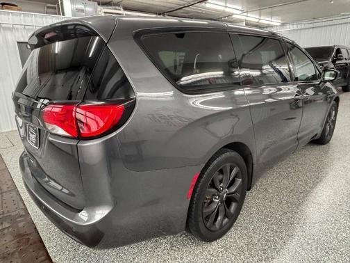 2020 Chrysler Pacifica Touring