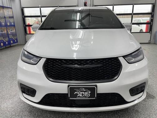 2022 Chrysler Pacifica Hybrid Limited