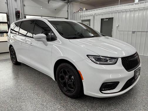 2022 Chrysler Pacifica Hybrid Limited