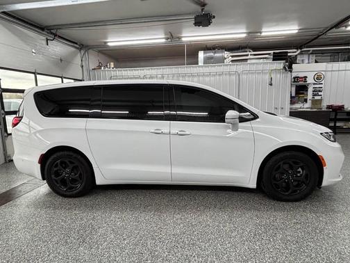 2022 Chrysler Pacifica Hybrid Limited