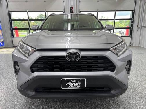 Silver Sky Metallic 2019 Toyota RAV4 XLE