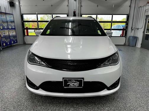 Bright White Clearcoat 2020 Chrysler Pacifica Touring L