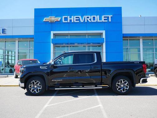 Onyx Black 2024 GMC Sierra 1500 SLE