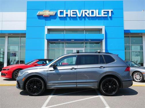 2022 Volkswagen Tiguan 2.0T SE R-Line Black 4MOTION