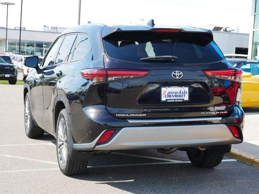 Amber 2020 Toyota Highlander Platinum