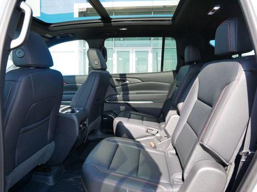 Polar White Tricoat 2026 Chevrolet Traverse AWD Z71