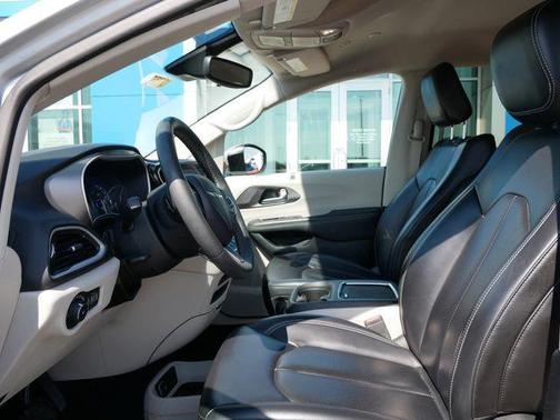 Silver Mist Clearcoat 2023 Chrysler Pacifica Touring L
