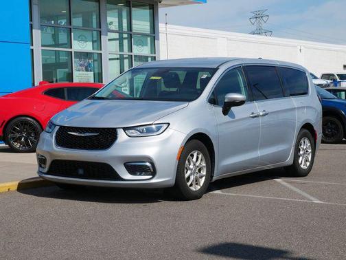 Silver Mist Clearcoat 2023 Chrysler Pacifica Touring L
