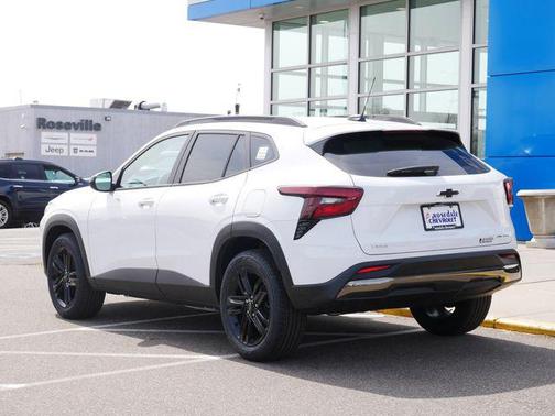 Summit White 2026 Chevrolet Trax FWD ACTIV