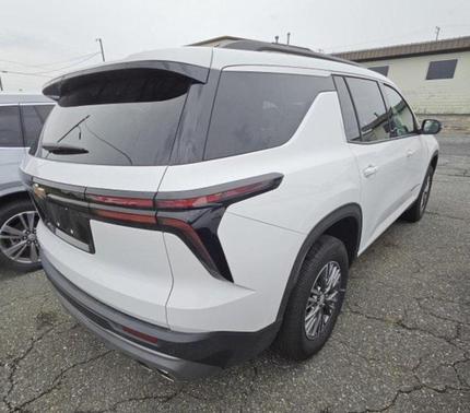 2025 Chevrolet Traverse LT