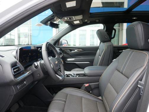 Polar White Tricoat 2026 Chevrolet Traverse High Country