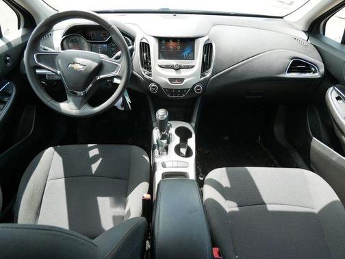 Silver Ice Metallic 2017 Chevrolet Cruze LS