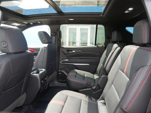 Polar White Tricoat 2026 Chevrolet Traverse RS