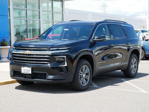 Mosaic Black Metallic 2026 Chevrolet Traverse LT