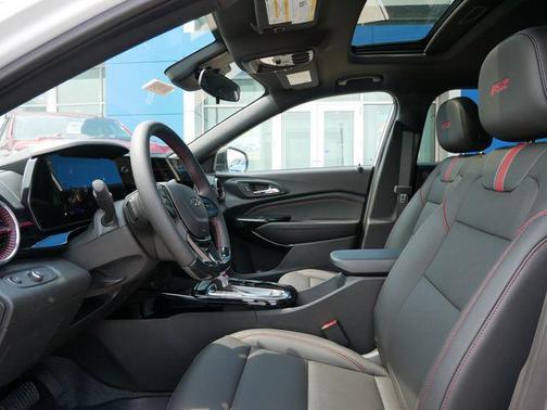 Summit White 2026 Chevrolet Trax FWD 2RS