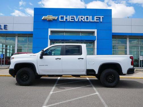 Summit White 2026 Chevrolet Silverado 2500 Crew Cab, Standard Bed, XR2, 4WD
