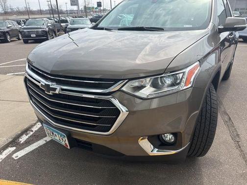 Stone Gray Metallic 2020 Chevrolet Traverse LT Cloth