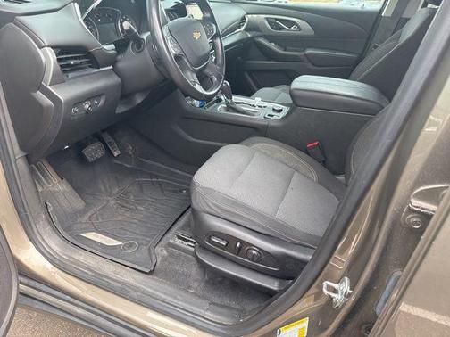 Stone Gray Metallic 2020 Chevrolet Traverse LT Cloth